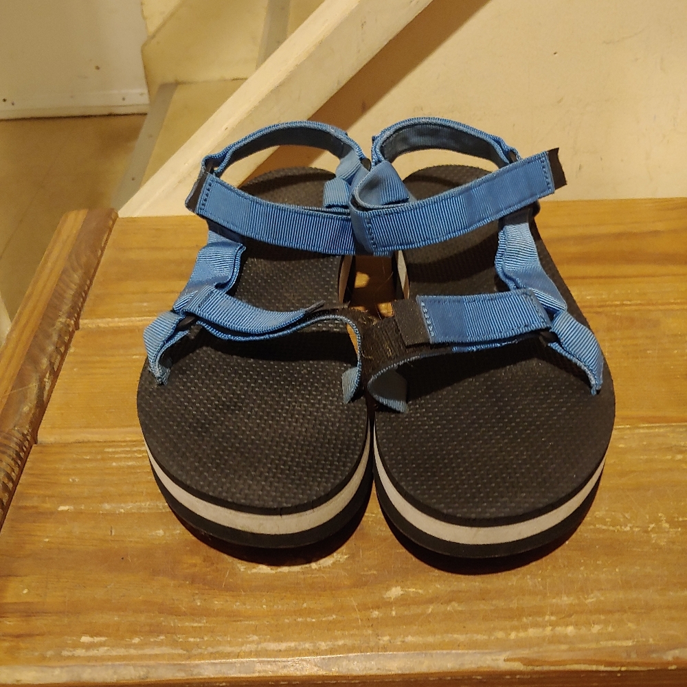 Size 10 Teva platform sandals